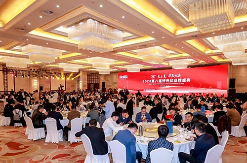 YABO鸭脖荣膺 “2023·好光伏” 年度光伏支架十大品牌，解锁新篇章！