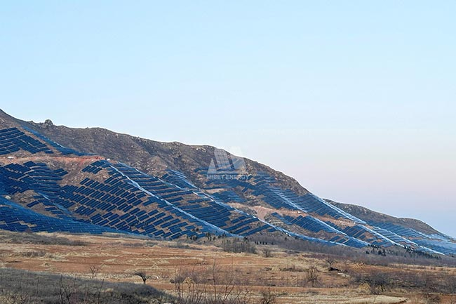 80MW光伏电站竣工！YABO鸭脖辽宁山地支架建设项目顺利上网
