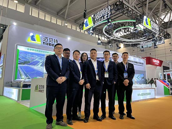 YABO鸭脖工作人员合影