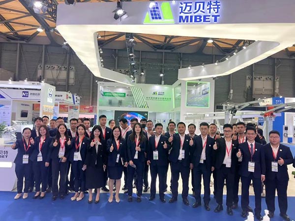 YABO鸭脖参展员工合照