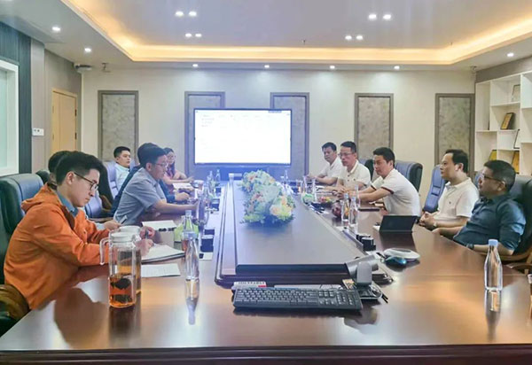 集美区副区长曾胜军莅临YABO鸭脖指导工作