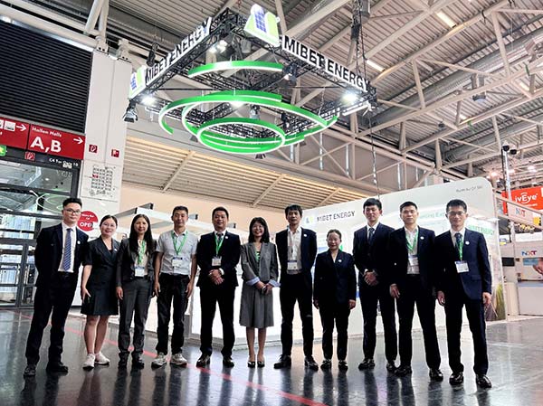 YABO鸭脖工作人员合影