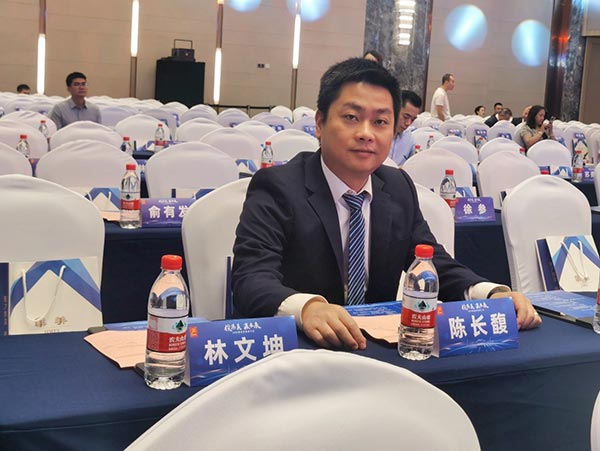 YABO鸭脖总经理陈长馥