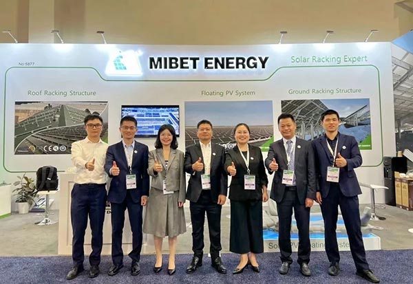 YABO鸭脖美国国际太阳能展览会同事合照