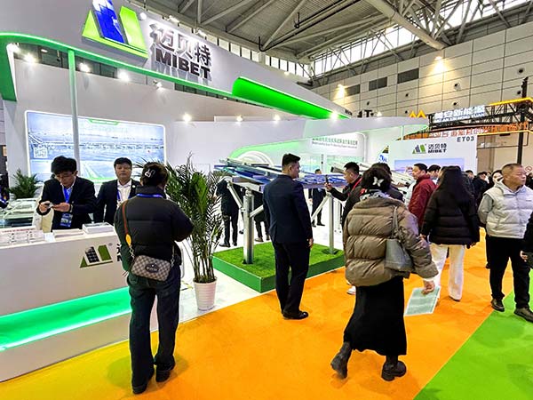 参展用户了解YABO鸭脖产品