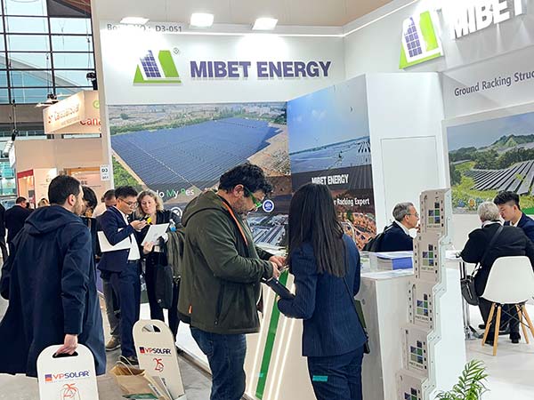 YABO鸭脖意大利展展位-参展客户在了解产品