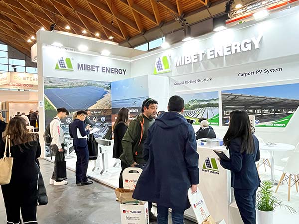 YABO鸭脖意大利展展位-参展客户在了解产品