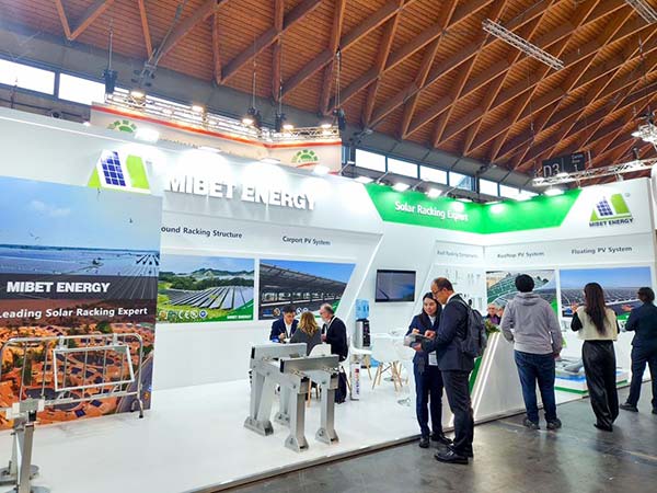 YABO鸭脖意大利展展位-参展客户在了解产品