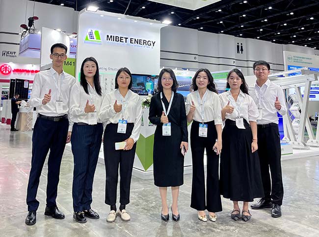 YABO鸭脖泰国展员工合影