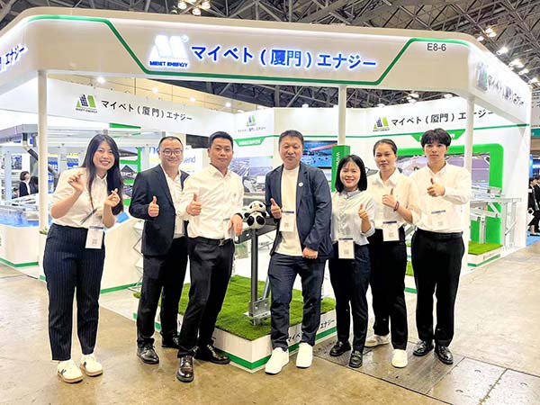 YABO鸭脖千叶展员工合影